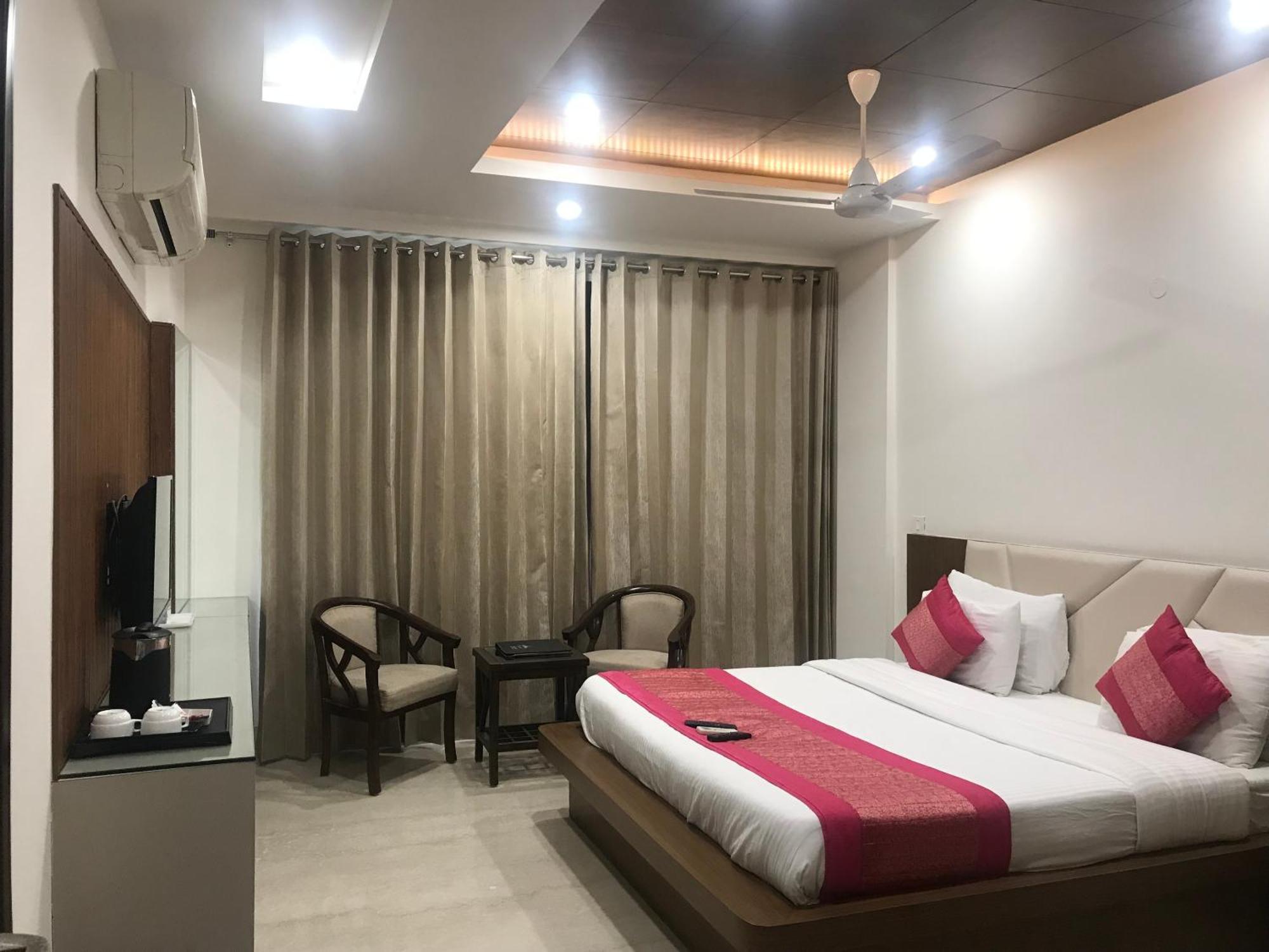 Gazebo Inn & Suites Medanta Gurgaon Eksteriør bilde